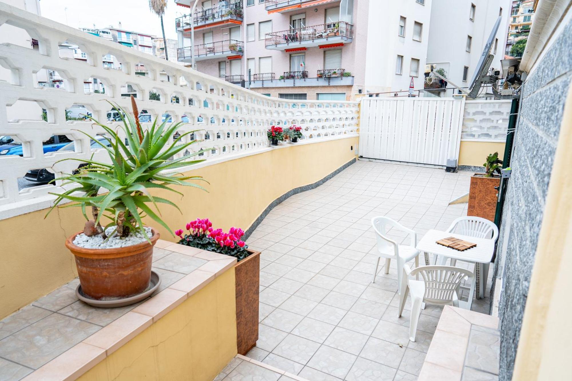Casa Stefi Sunremo - Parcheggio Privato, 500 Mt Dalla Spiaggia San Remo Exterior foto